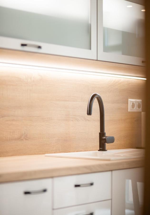 Jegmadar & Fekete Golya Apartmanok Mosonmagyarovar Ngoại thất bức ảnh